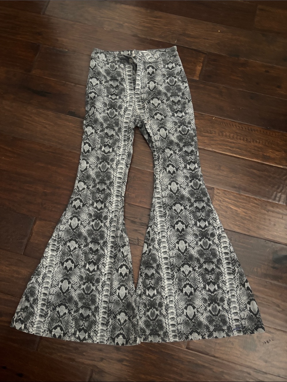 Free People Snake-Print Just Float On Flare Jeans size 26